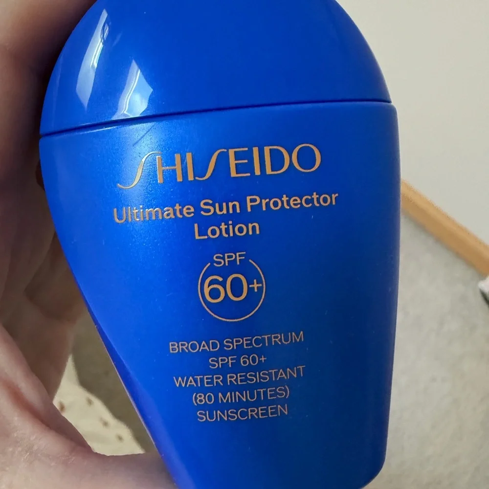 Shiseido Ultimate Sun Protector Lotion SPF 60+ - 1.6 - Picture 3 of 3